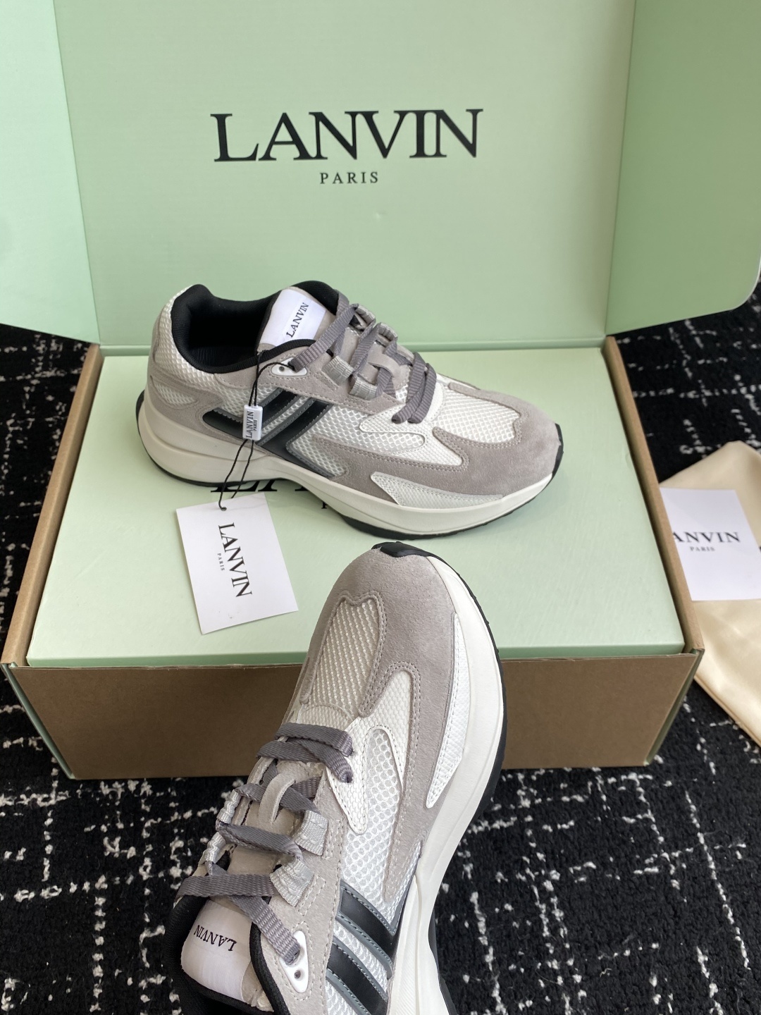 代购级
Lanvin浪凡 最新Jla系列 情侣款 网面 厚底 休闲 运动鞋 跑鞋
原版购入开发 做货
