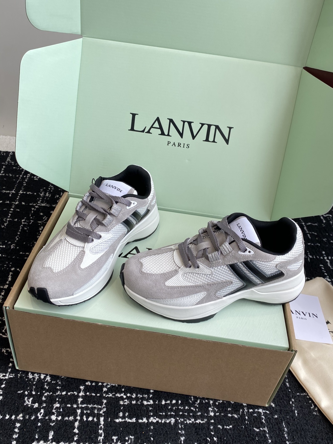 代购级
Lanvin浪凡 最新Jla系列 情侣款 网面 厚底 休闲 运动鞋 跑鞋
原版购入开发 做货