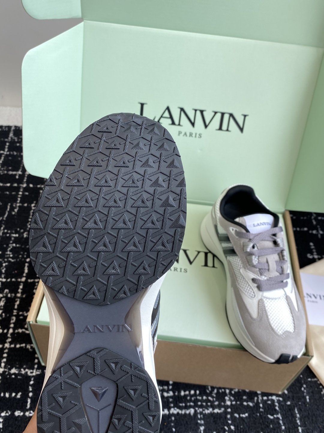 代购级
Lanvin浪凡 最新Jla系列 情侣款 网面 厚底 休闲 运动鞋 跑鞋
原版购入开发 做货