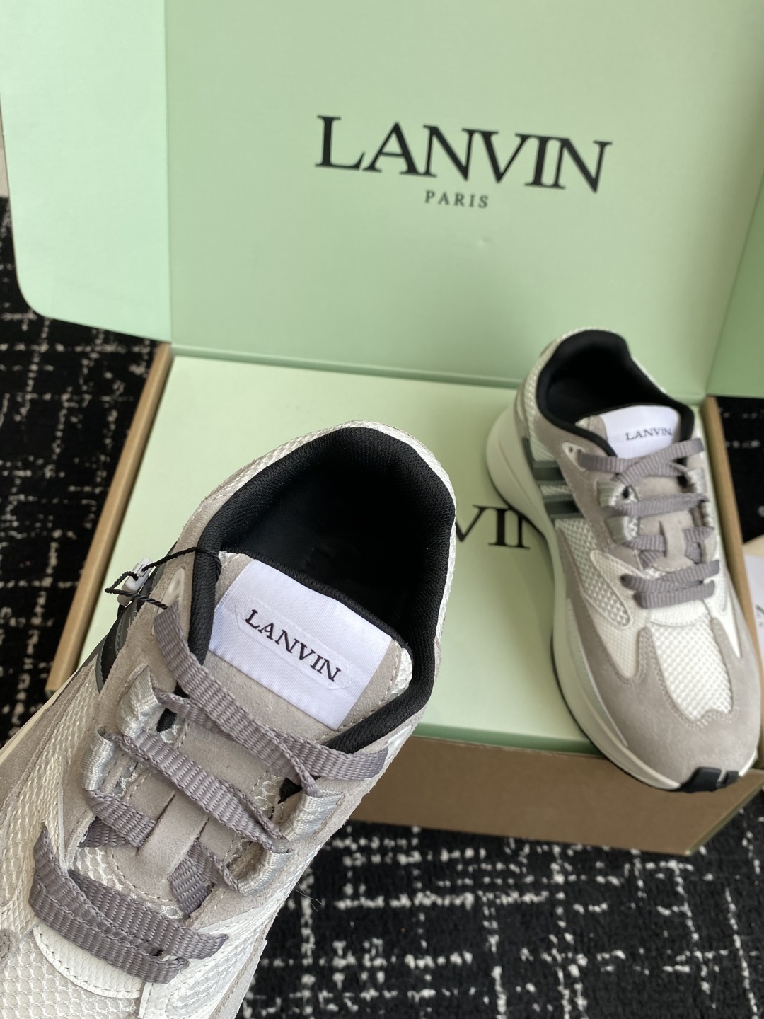 代购级
Lanvin浪凡 最新Jla系列 情侣款 网面 厚底 休闲 运动鞋 跑鞋
原版购入开发 做货