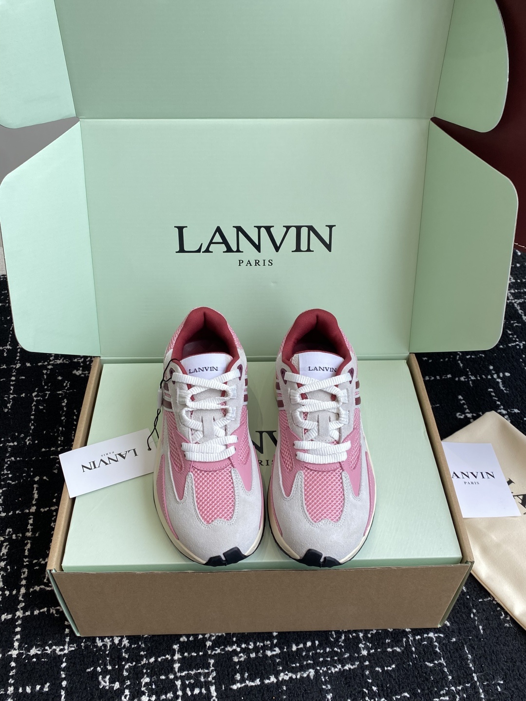 代购级
Lanvin浪凡 最新Jla系列 情侣款 网面 厚底 休闲 运动鞋 跑鞋
原版购入开发 做货