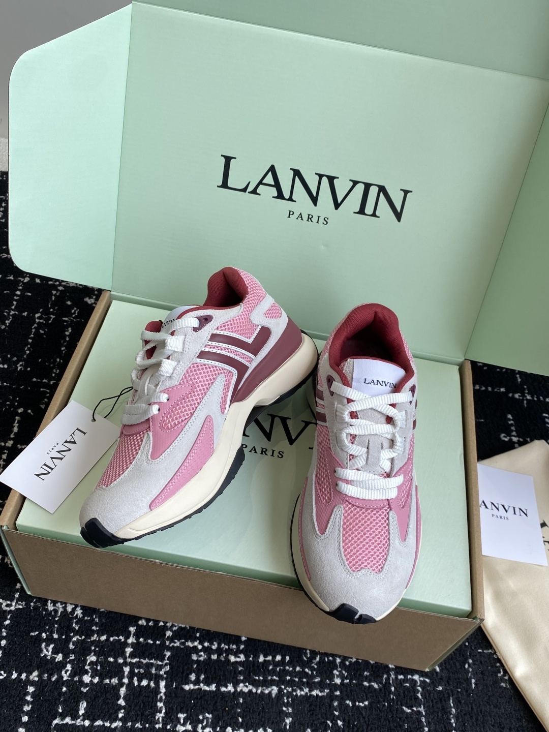 代购级
Lanvin浪凡 最新Jla系列 情侣款 网面 厚底 休闲 运动鞋 跑鞋
原版购入开发 做货