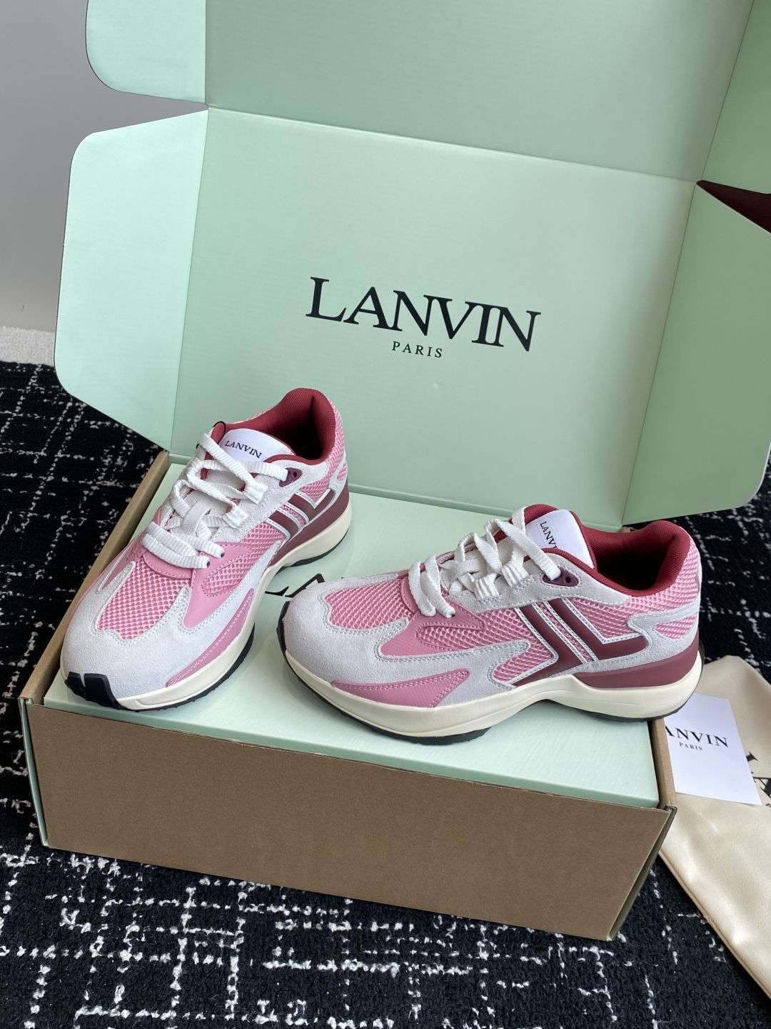 代购级
Lanvin浪凡 最新Jla系列 情侣款 网面 厚底 休闲 运动鞋 跑鞋
原版购入开发 做货