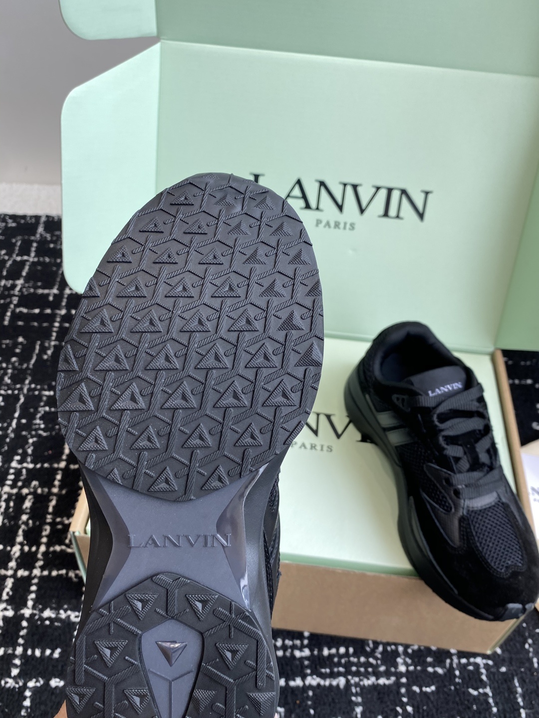 代购级
Lanvin浪凡 最新Jla系列 情侣款 网面 厚底 休闲 运动鞋 跑鞋
原版购入开发 做货