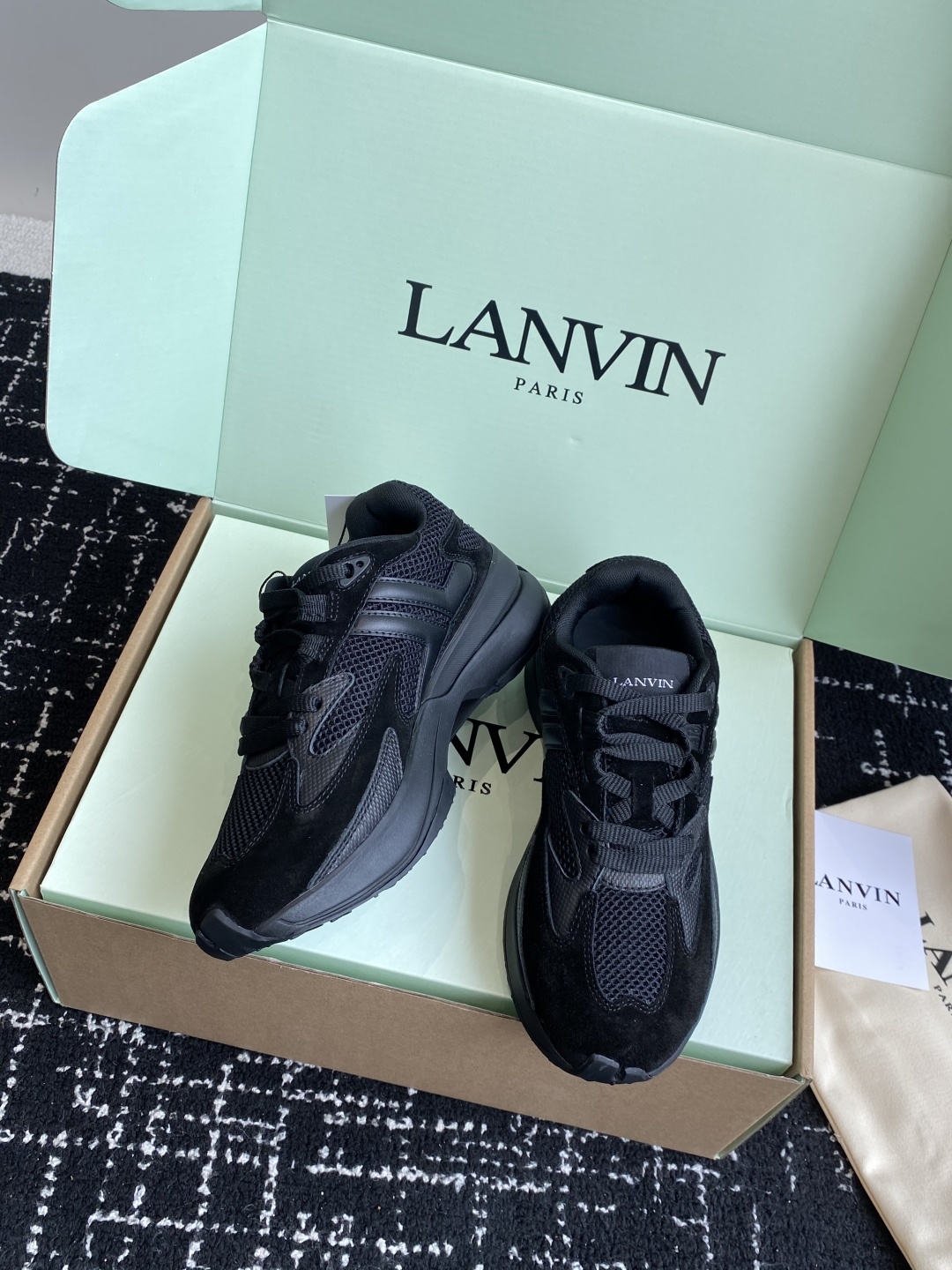代购级
Lanvin浪凡 最新Jla系列 情侣款 网面 厚底 休闲 运动鞋 跑鞋
原版购入开发 做货