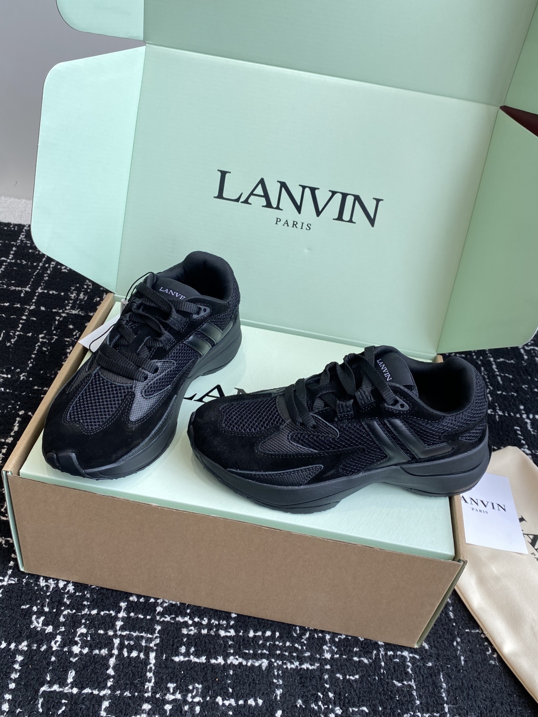 代购级
Lanvin浪凡 最新Jla系列 情侣款 网面 厚底 休闲 运动鞋 跑鞋
原版购入开发 做货