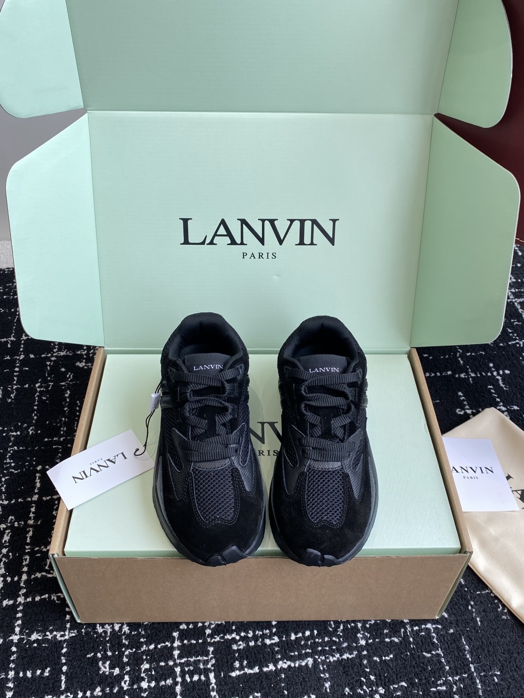 代购级
Lanvin浪凡 最新Jla系列 情侣款 网面 厚底 休闲 运动鞋 跑鞋
原版购入开发 做货