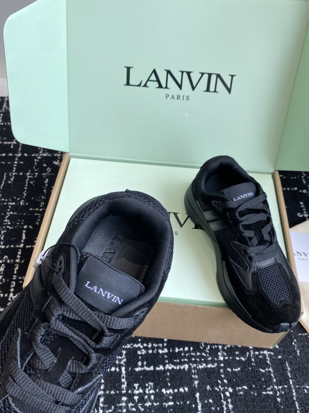 代购级
Lanvin浪凡 最新Jla系列 情侣款 网面 厚底 休闲 运动鞋 跑鞋
原版购入开发 做货