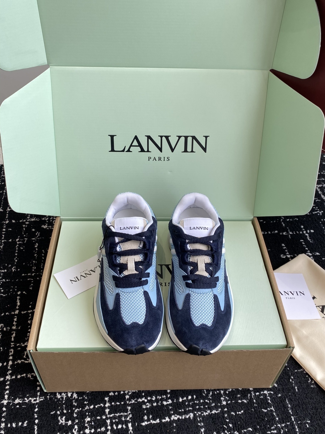代购级
Lanvin浪凡 最新Jla系列 情侣款 网面 厚底 休闲 运动鞋 跑鞋
原版购入开发 做货
