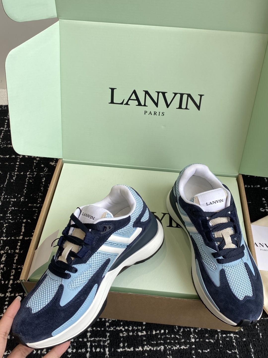 代购级
Lanvin浪凡 最新Jla系列 情侣款 网面 厚底 休闲 运动鞋 跑鞋
原版购入开发 做货