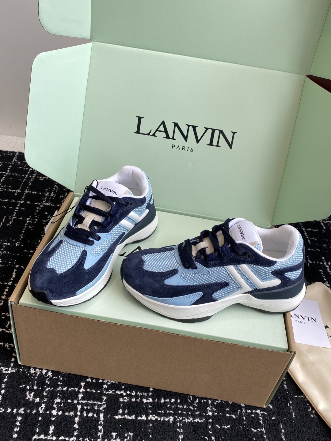 代购级
Lanvin浪凡 最新Jla系列 情侣款 网面 厚底 休闲 运动鞋 跑鞋
原版购入开发 做货