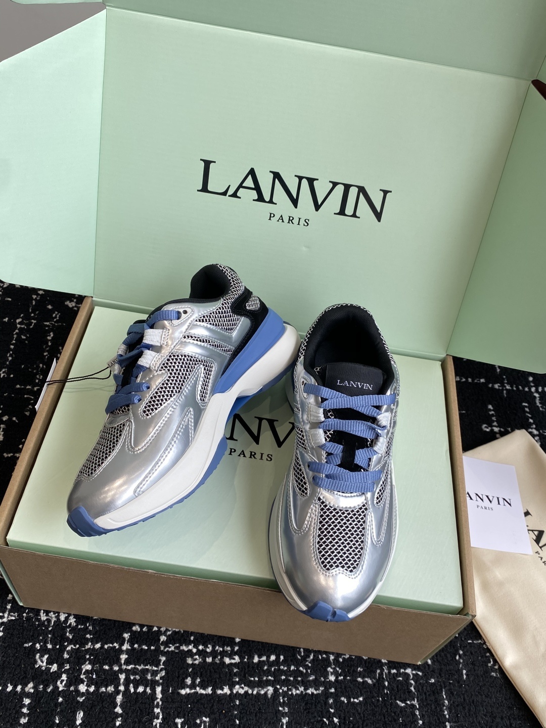 代购级
Lanvin浪凡 最新Jla系列 情侣款 网面 厚底 休闲 运动鞋 跑鞋
原版购入开发 做货
