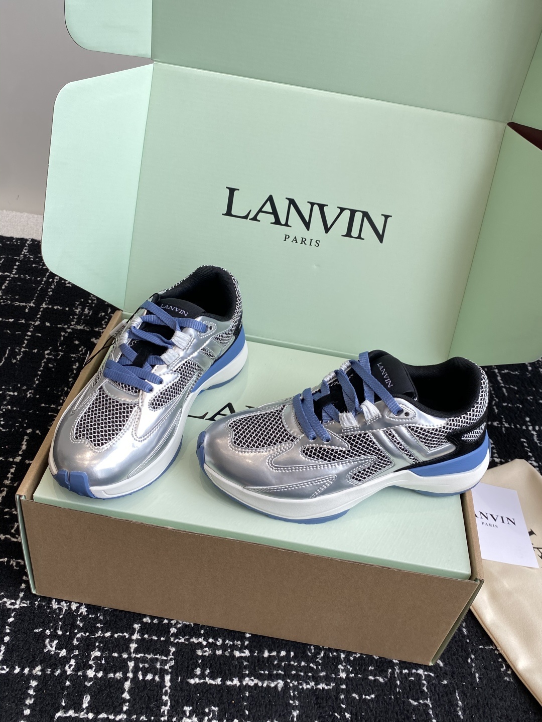 代购级
Lanvin浪凡 最新Jla系列 情侣款 网面 厚底 休闲 运动鞋 跑鞋
原版购入开发 做货