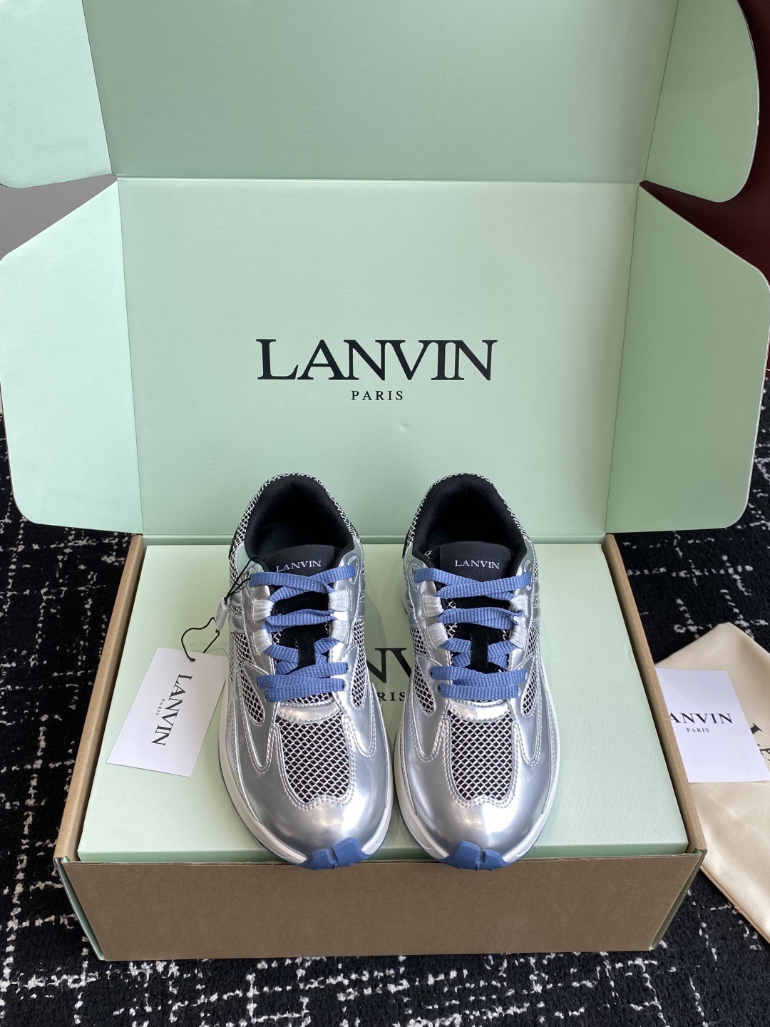 代购级
Lanvin浪凡 最新Jla系列 情侣款 网面 厚底 休闲 运动鞋 跑鞋
原版购入开发 做货