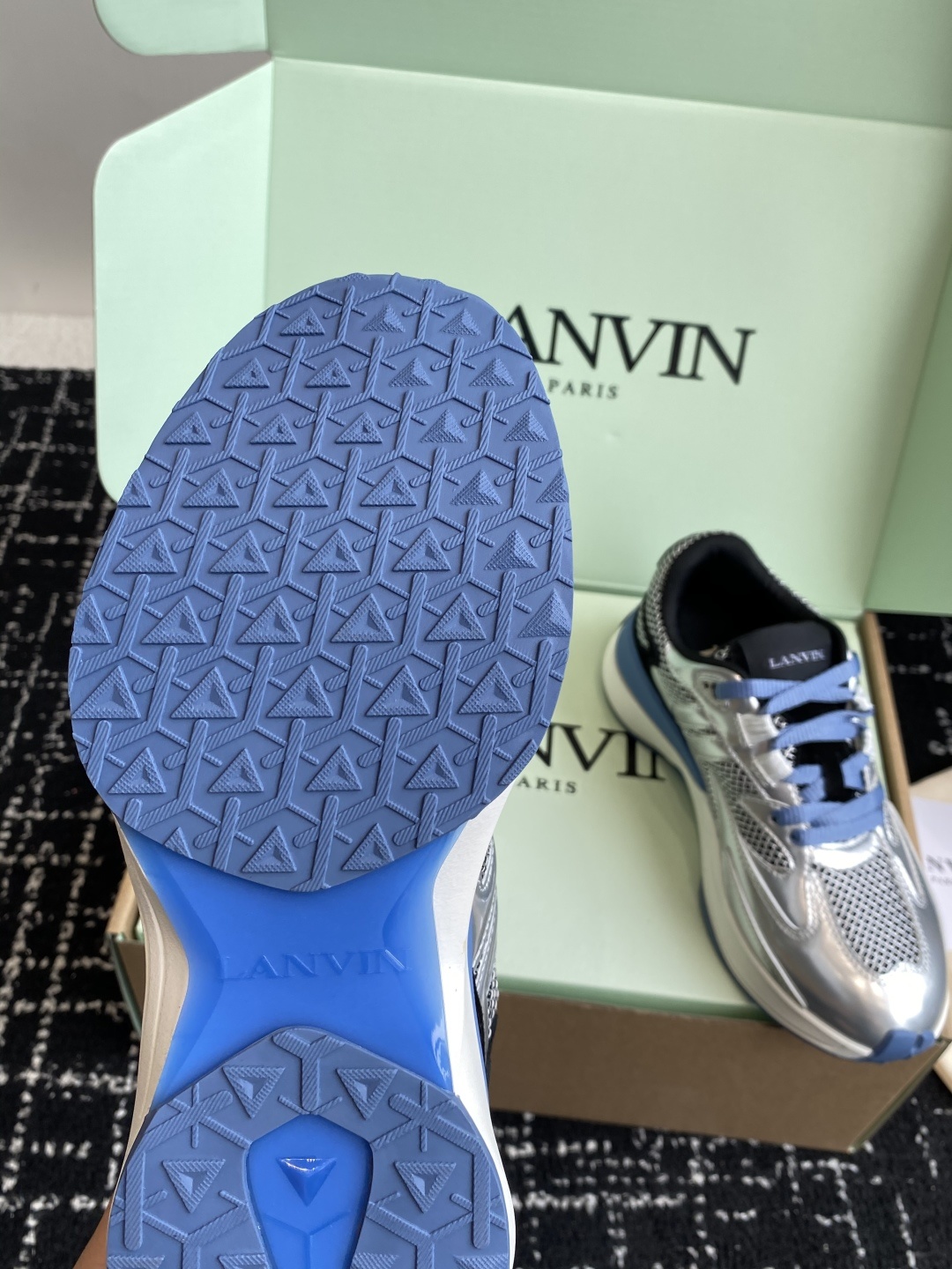 代购级
Lanvin浪凡 最新Jla系列 情侣款 网面 厚底 休闲 运动鞋 跑鞋
原版购入开发 做货