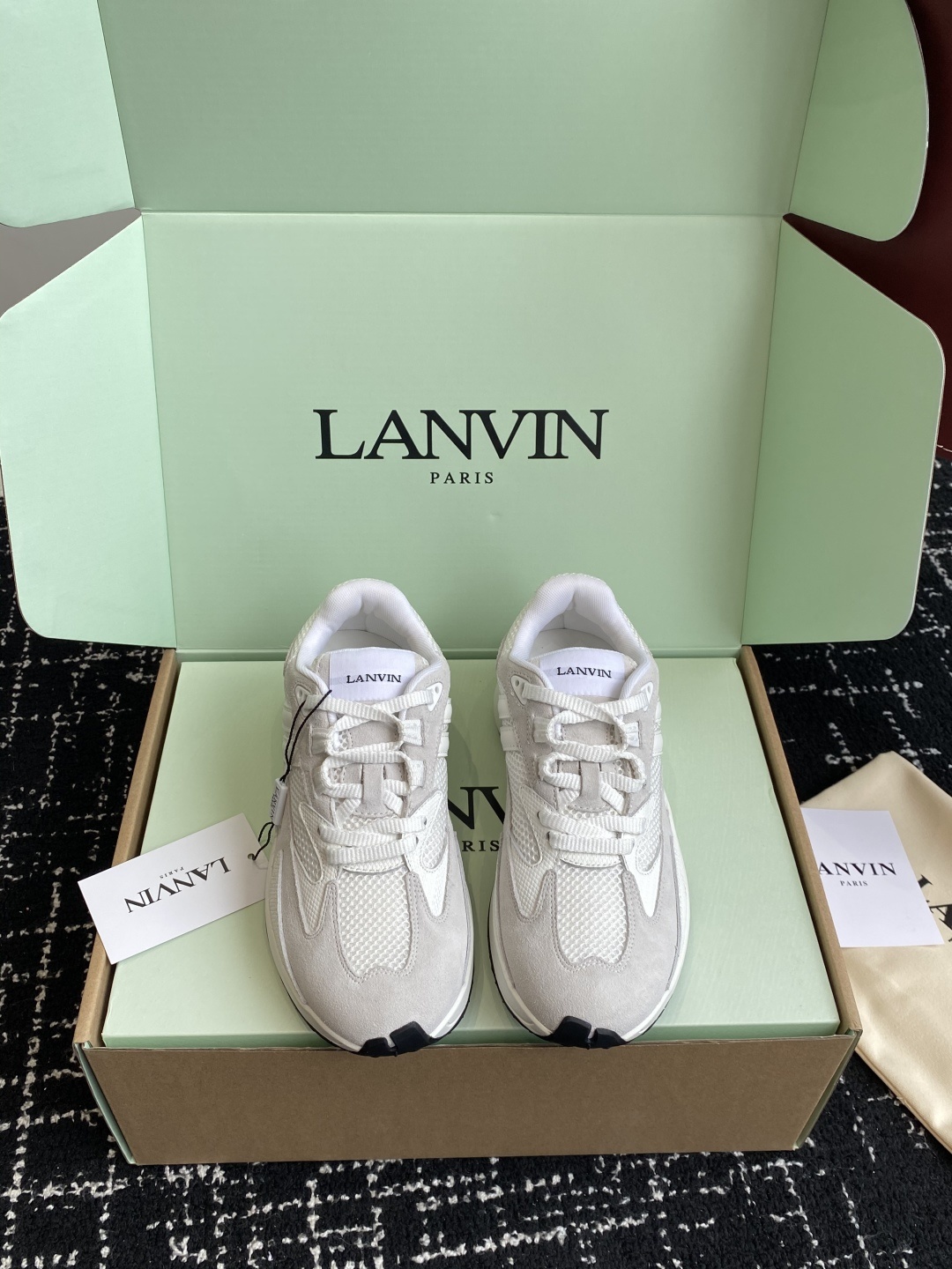 代购级
Lanvin浪凡 最新Jla系列 情侣款 网面 厚底 休闲 运动鞋 跑鞋
原版购入开发 做货