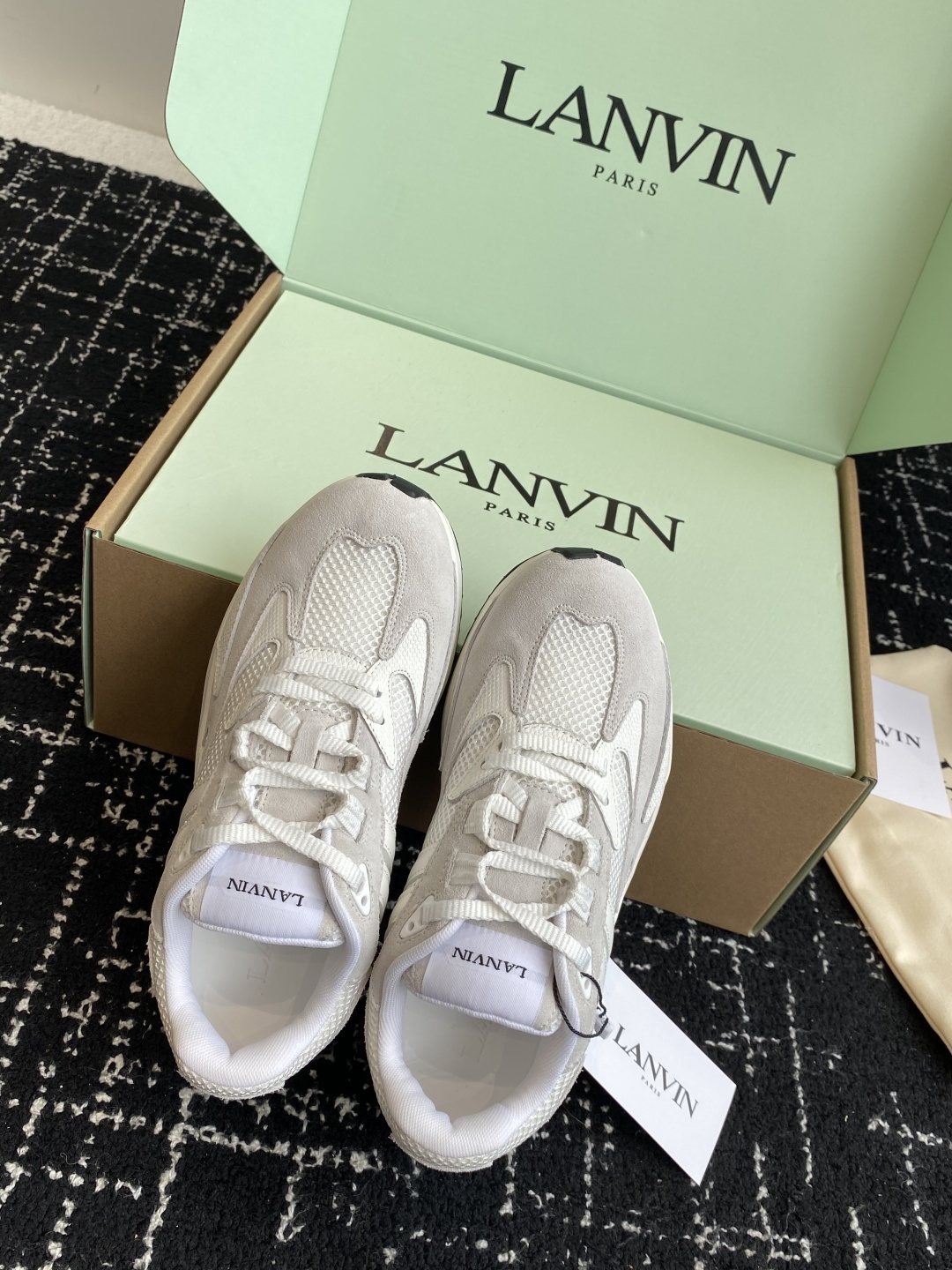 代购级
Lanvin浪凡 最新Jla系列 情侣款 网面 厚底 休闲 运动鞋 跑鞋
原版购入开发 做货