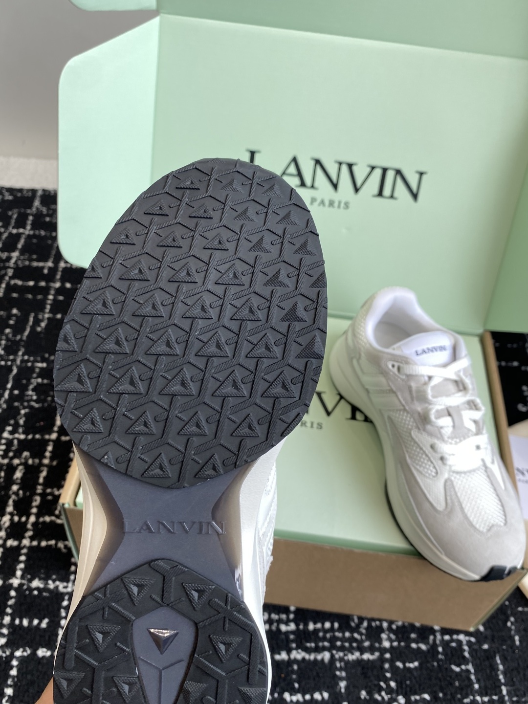 代购级
Lanvin浪凡 最新Jla系列 情侣款 网面 厚底 休闲 运动鞋 跑鞋
原版购入开发 做货
