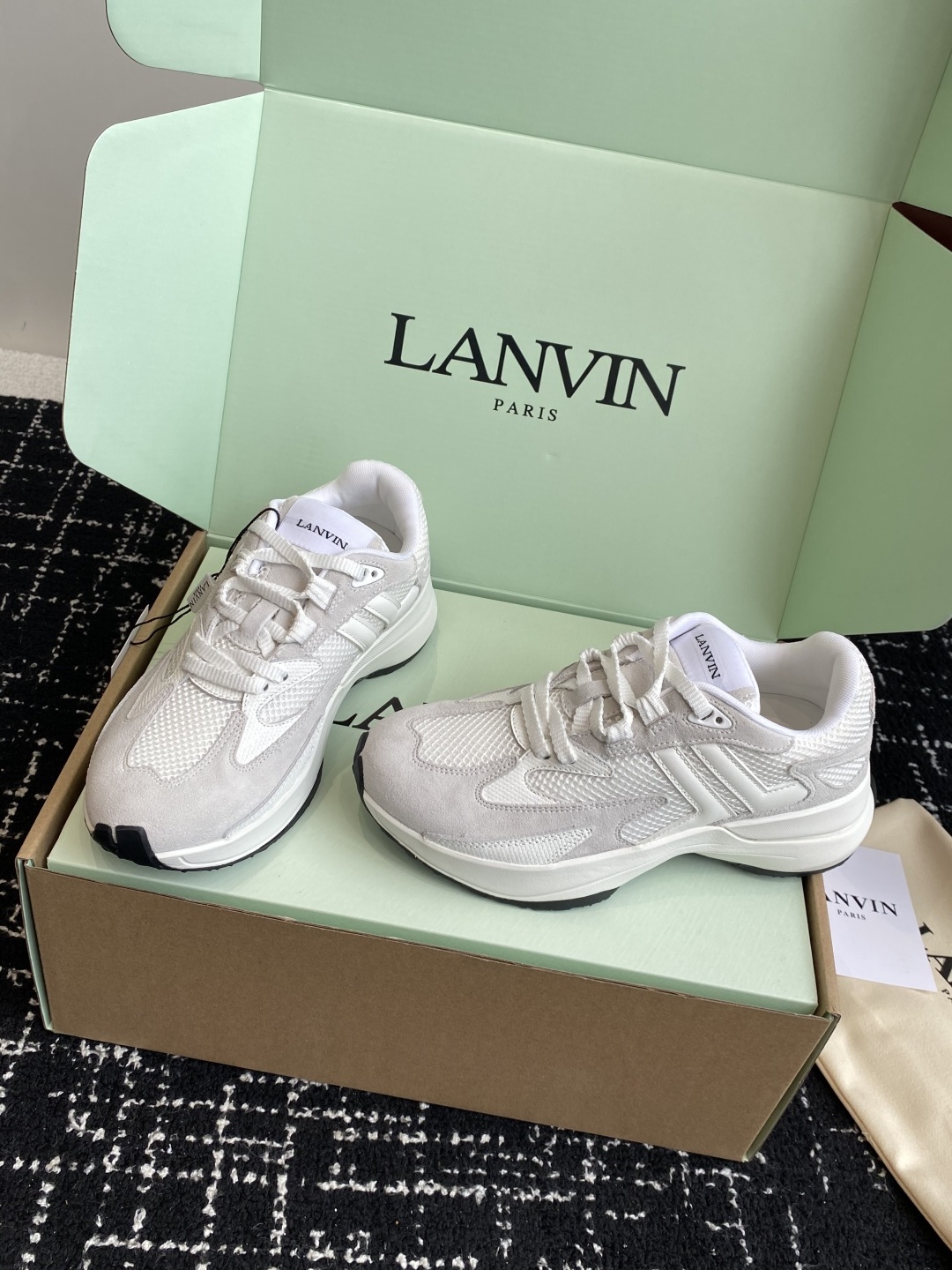 代购级
Lanvin浪凡 最新Jla系列 情侣款 网面 厚底 休闲 运动鞋 跑鞋
原版购入开发 做货