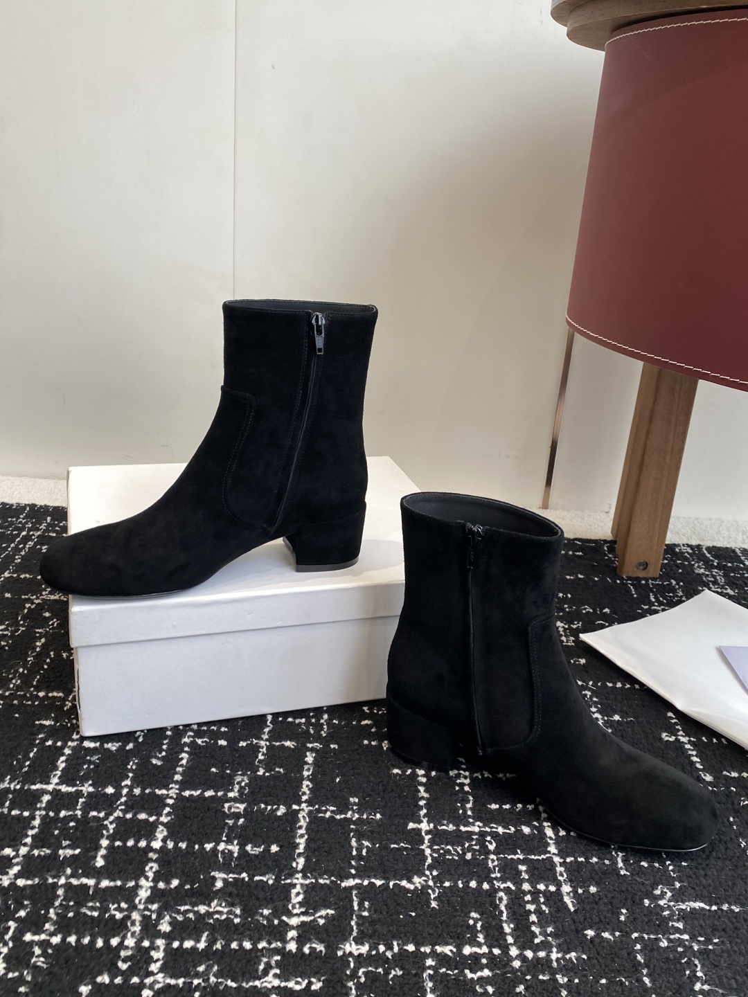 代购级Celine 赛琳 25ss秋冬新品 粗跟 短靴
塞琳这一季好看的款式真的是很多 比如这款军靴就很