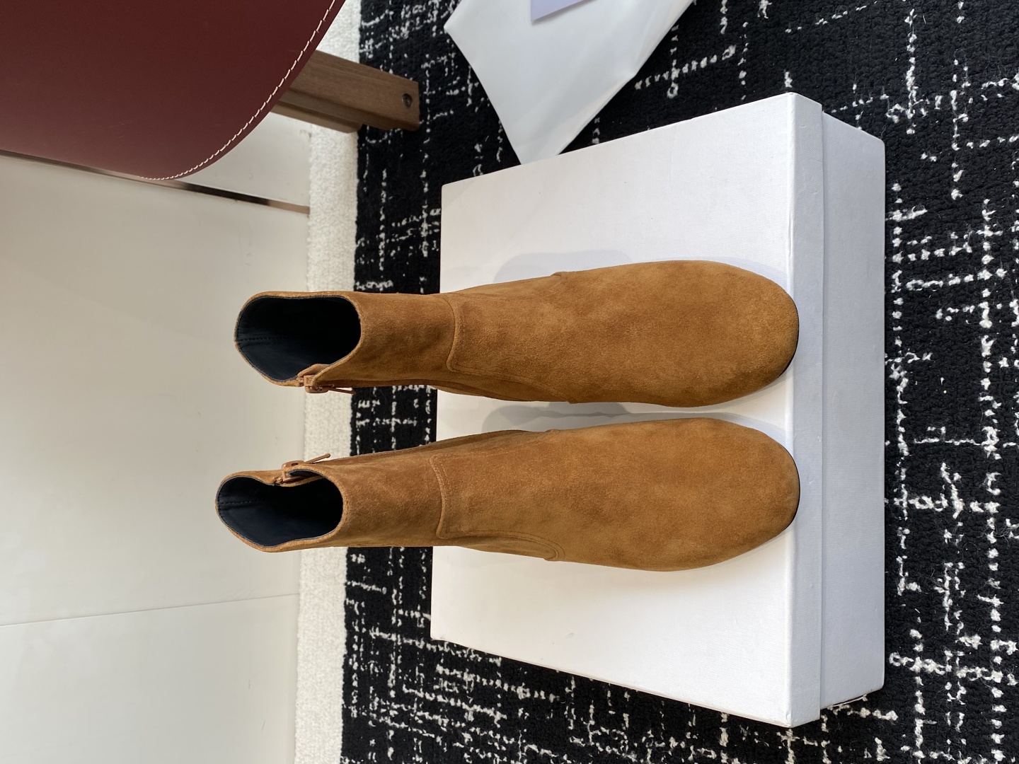 代购级Celine 赛琳 25ss秋冬新品 粗跟 短靴
塞琳这一季好看的款式真的是很多 比如这款军靴就很