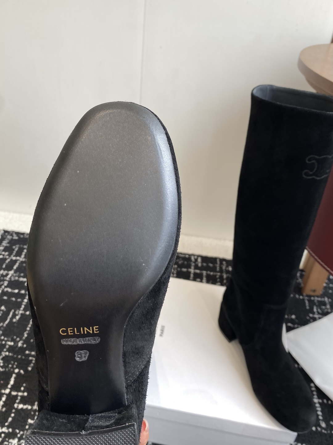 Celine 赛琳 25ss秋冬新品 粗跟 短靴
塞琳这一季好看的款式真的是很多 比如这款军靴就很机车风