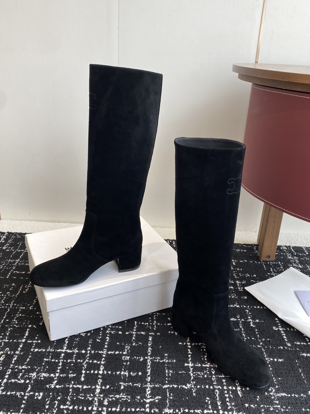 Celine 赛琳 25ss秋冬新品 粗跟 短靴
塞琳这一季好看的款式真的是很多 比如这款军靴就很机车风