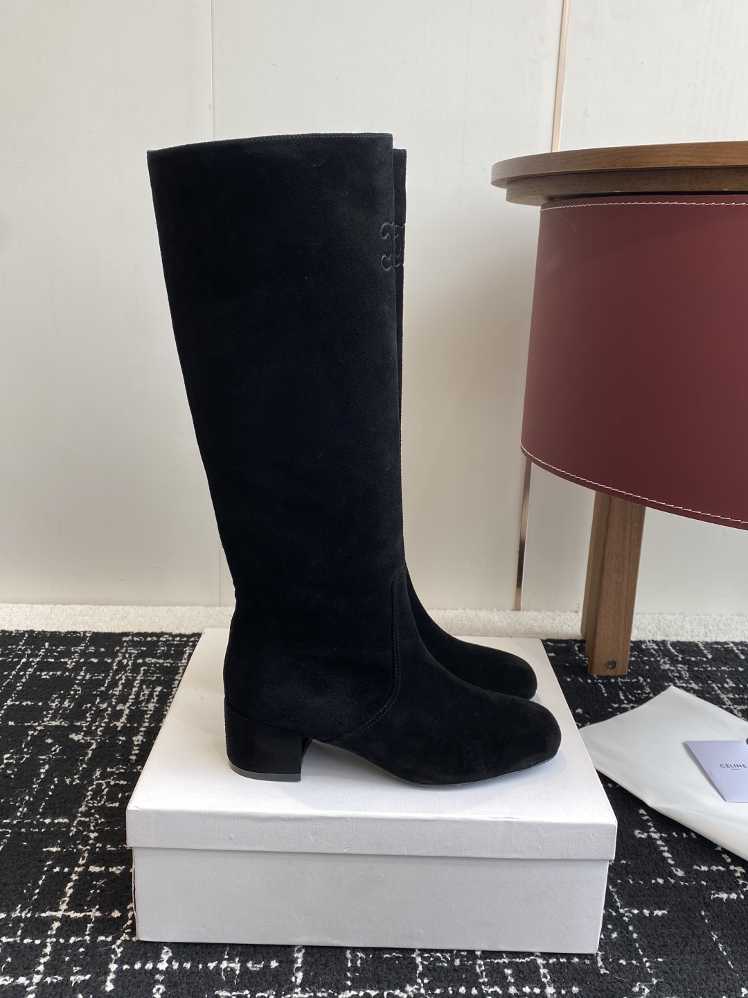 Celine 赛琳 25ss秋冬新品 粗跟 短靴
塞琳这一季好看的款式真的是很多 比如这款军靴就很机车风