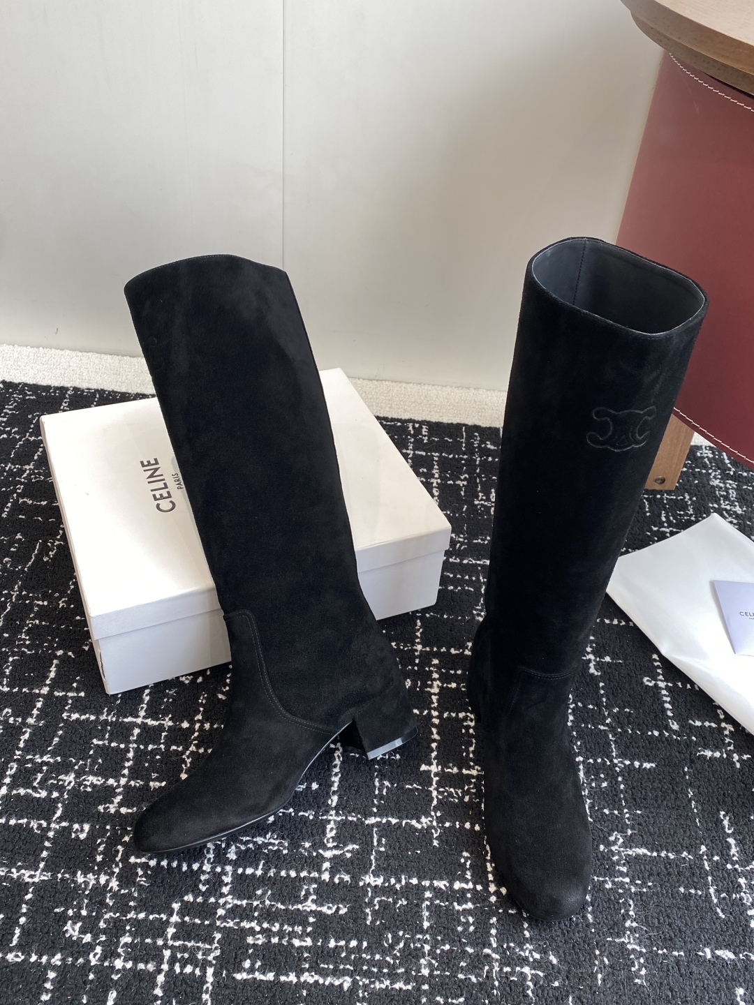 Celine 赛琳 25ss秋冬新品 粗跟 短靴
塞琳这一季好看的款式真的是很多 比如这款军靴就很机车风