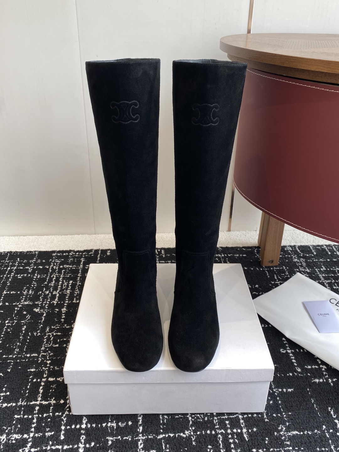 Celine 赛琳 25ss秋冬新品 粗跟 短靴
塞琳这一季好看的款式真的是很多 比如这款军靴就很机车风