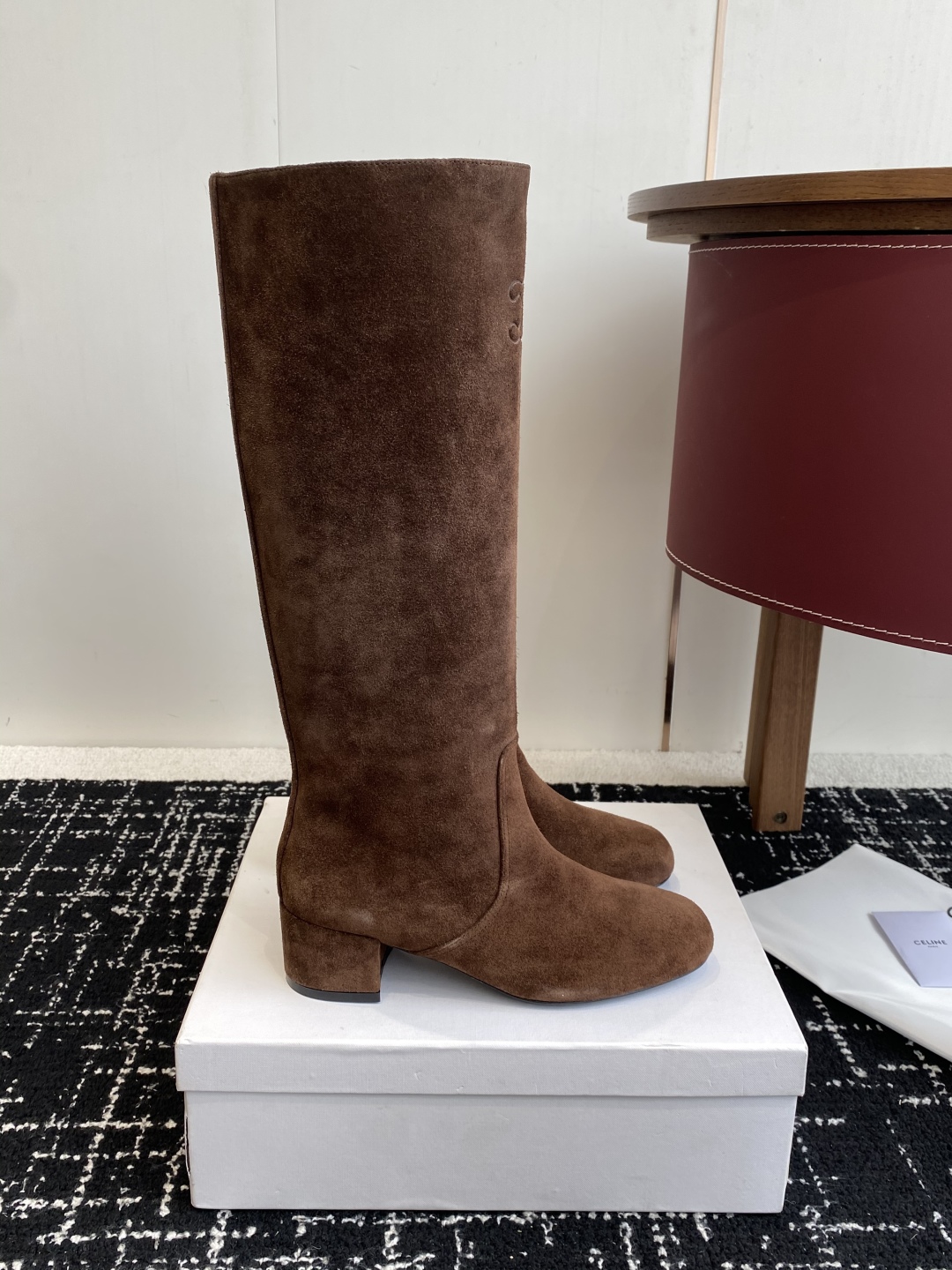 Celine 赛琳 25ss秋冬新品 粗跟 短靴
塞琳这一季好看的款式真的是很多 比如这款军靴就很机车风