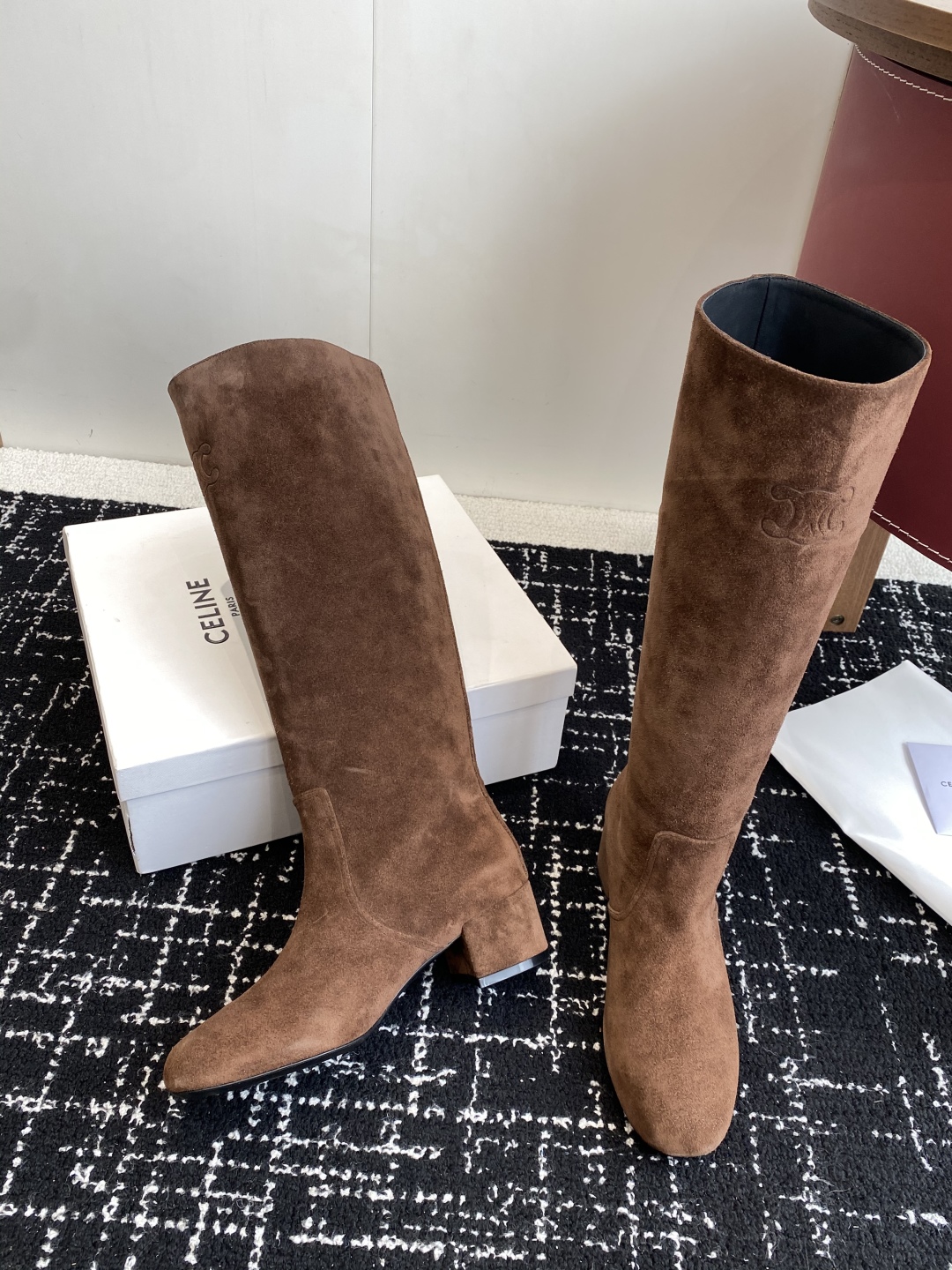 Celine 赛琳 25ss秋冬新品 粗跟 短靴
塞琳这一季好看的款式真的是很多 比如这款军靴就很机车风