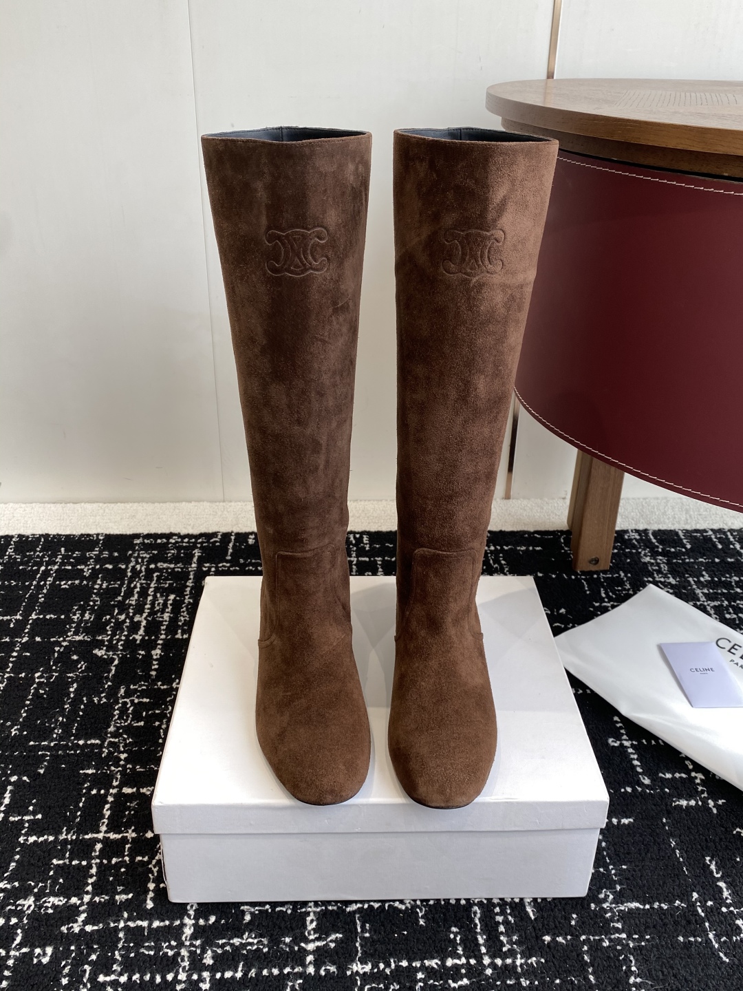 Celine 赛琳 25ss秋冬新品 粗跟 短靴
塞琳这一季好看的款式真的是很多 比如这款军靴就很机车风