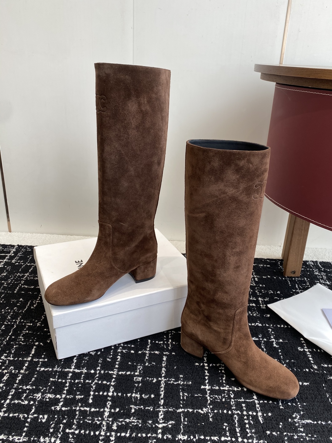 Celine 赛琳 25ss秋冬新品 粗跟 短靴
塞琳这一季好看的款式真的是很多 比如这款军靴就很机车风