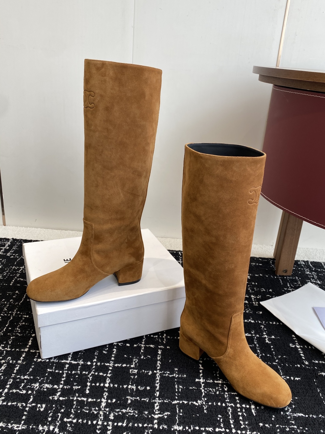 Celine 赛琳 25ss秋冬新品 粗跟 短靴
塞琳这一季好看的款式真的是很多 比如这款军靴就很机车风