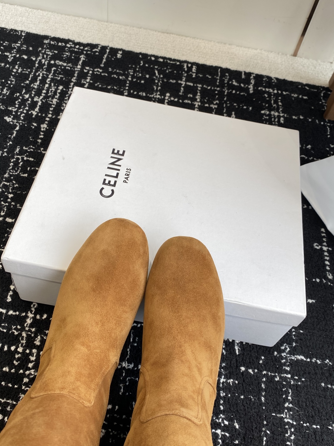 Celine 赛琳 25ss秋冬新品 粗跟 短靴
塞琳这一季好看的款式真的是很多 比如这款军靴就很机车风