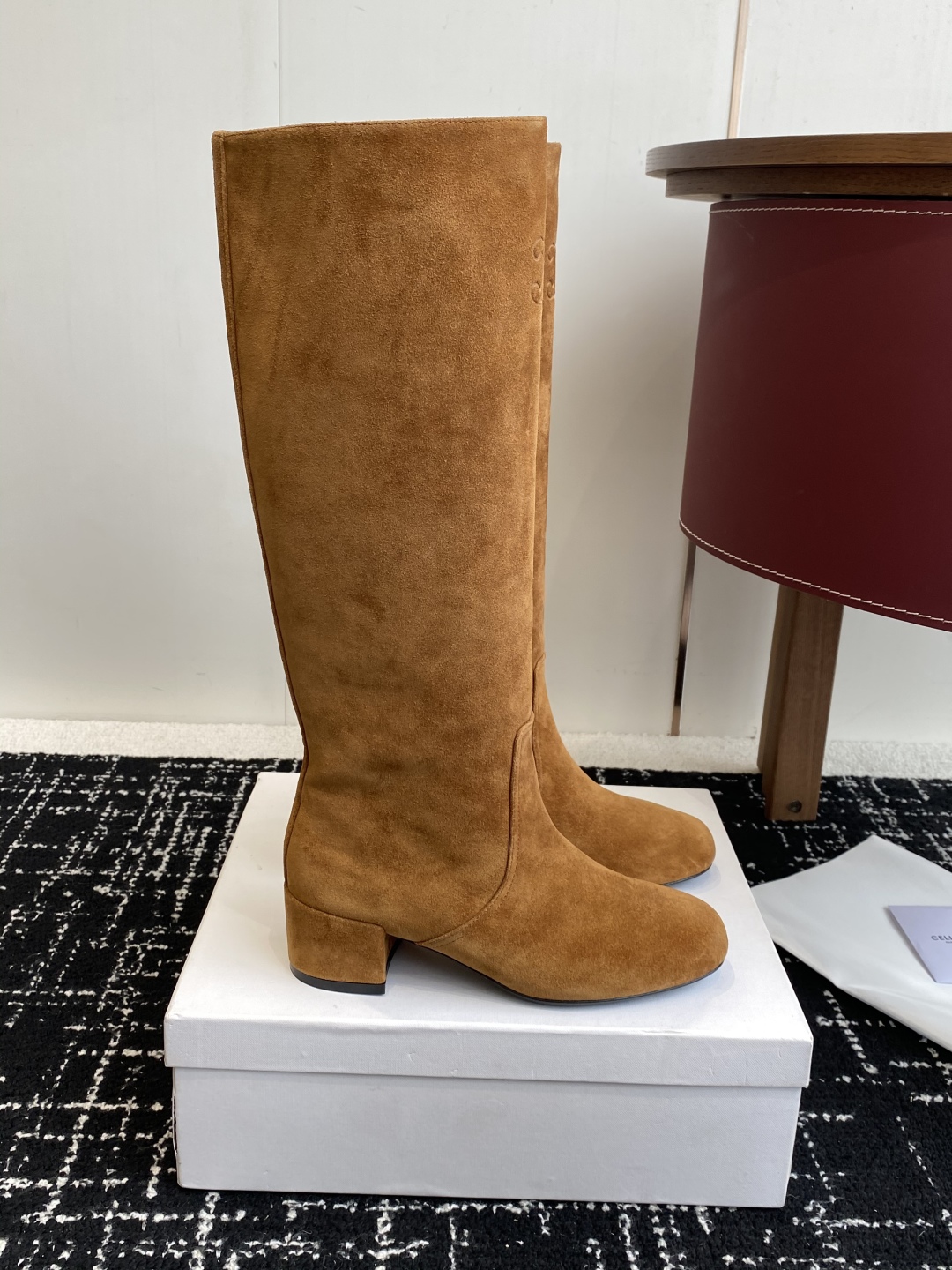Celine 赛琳 25ss秋冬新品 粗跟 短靴
塞琳这一季好看的款式真的是很多 比如这款军靴就很机车风
