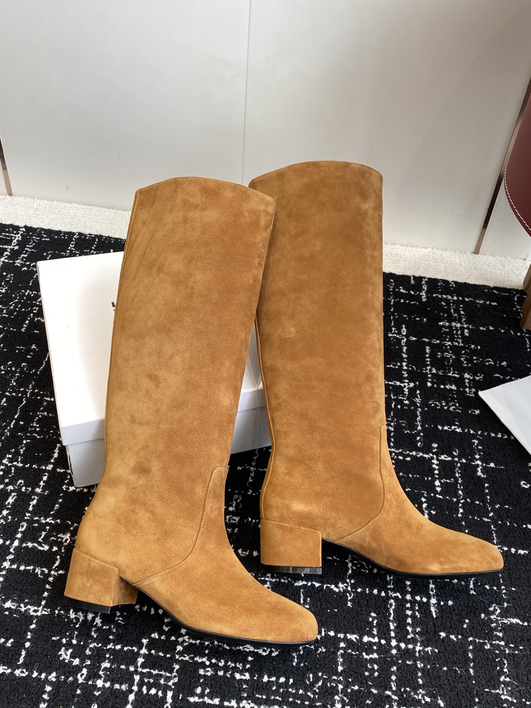 Celine 赛琳 25ss秋冬新品 粗跟 短靴
塞琳这一季好看的款式真的是很多 比如这款军靴就很机车风