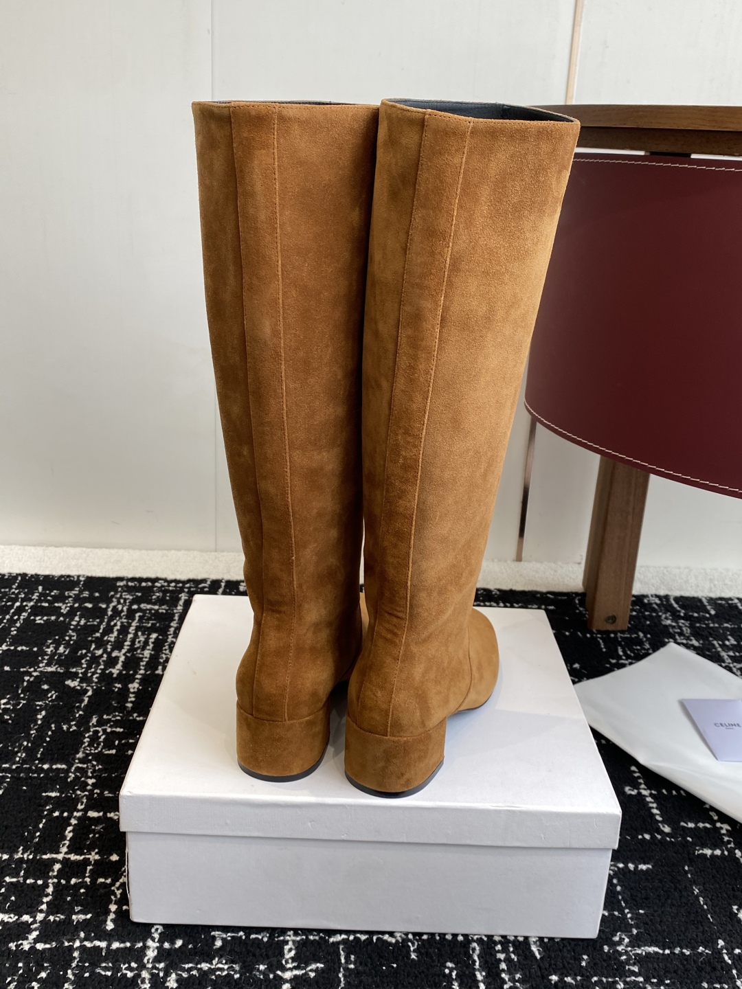 Celine 赛琳 25ss秋冬新品 粗跟 短靴
塞琳这一季好看的款式真的是很多 比如这款军靴就很机车风