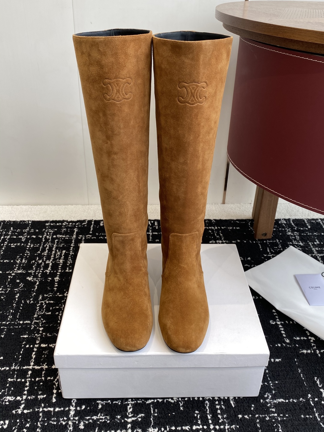 Celine 赛琳 25ss秋冬新品 粗跟 短靴
塞琳这一季好看的款式真的是很多 比如这款军靴就很机车风