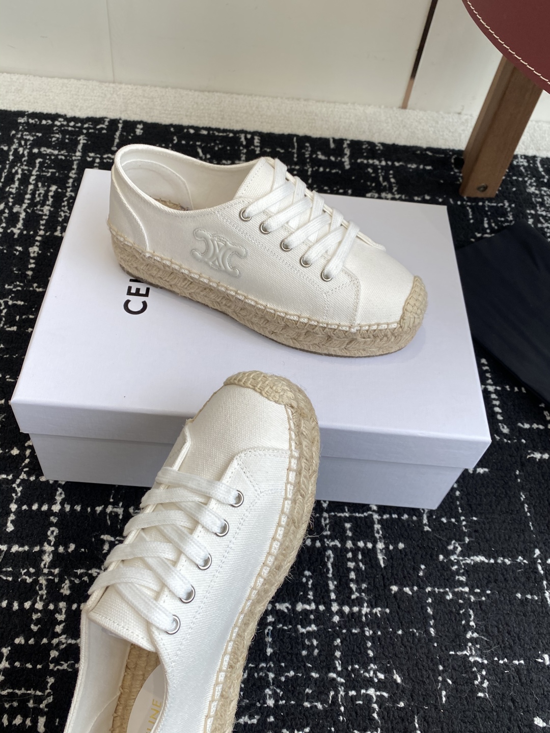 代购级
celine赛琳 25ss 最新款凯旋门渔夫鞋超多明星网红种草 

专柜一鞋难求 经典永不过时的