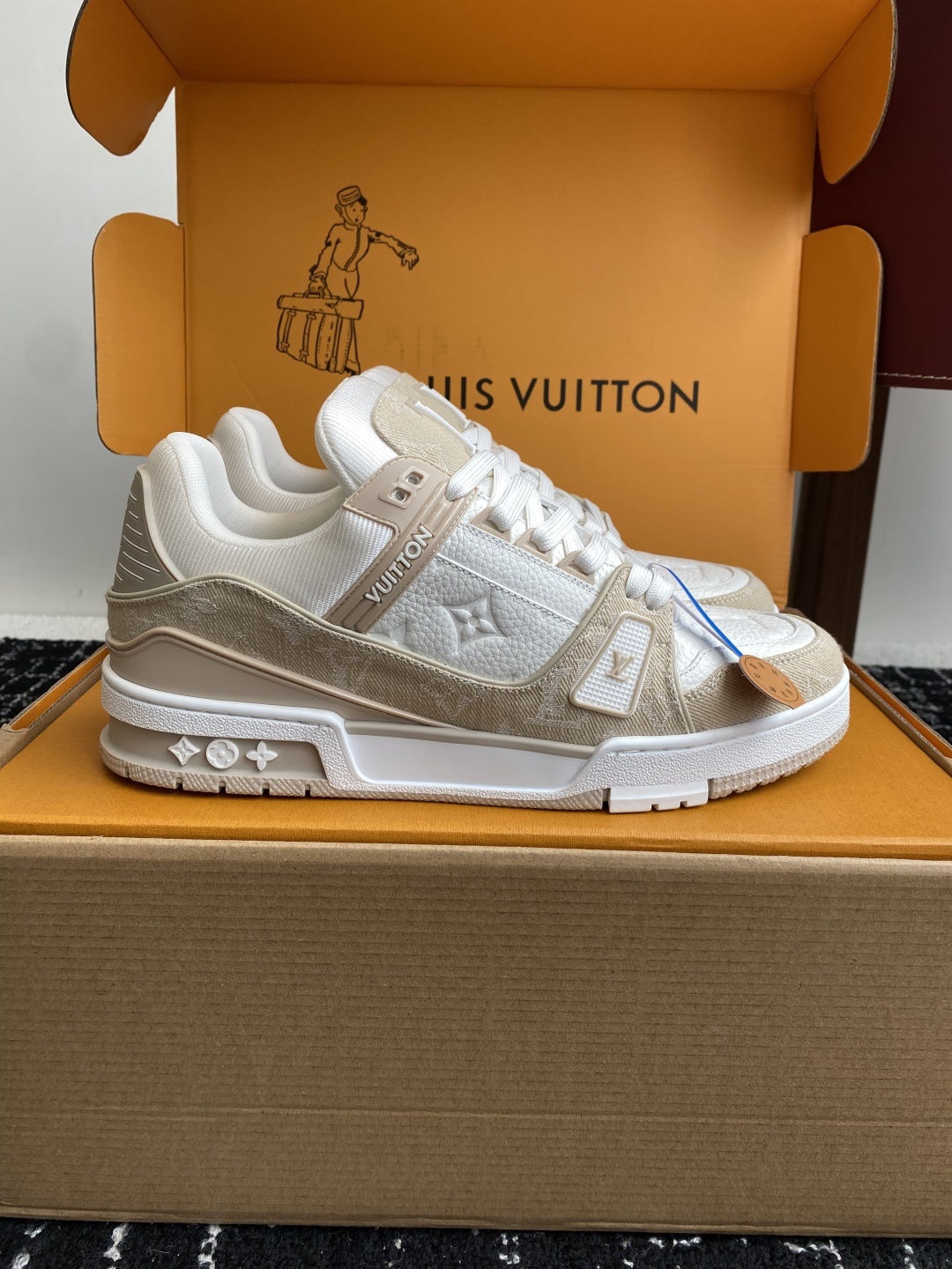 代购级(官网同步✈️盒包装)
Louis Vuitton 25ss 驴家的爆款!trainer板鞋,每个