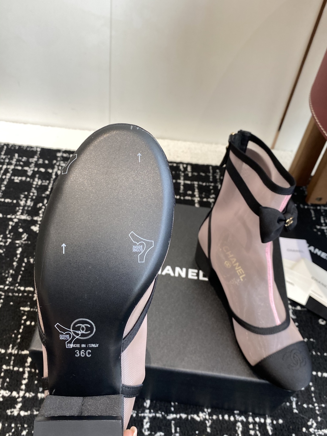 代购级
Chanel  25ss 新款网纱蝴蝶结靴

主打都是甜甜的颜色 直击我心！这秀款的网靴看秀是确