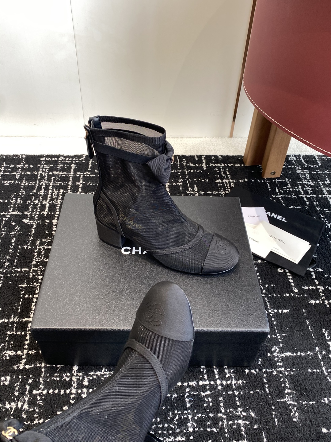 代购级
Chanel  25ss 新款网纱蝴蝶结靴

主打都是甜甜的颜色 直击我心！这秀款的网靴看秀是确
