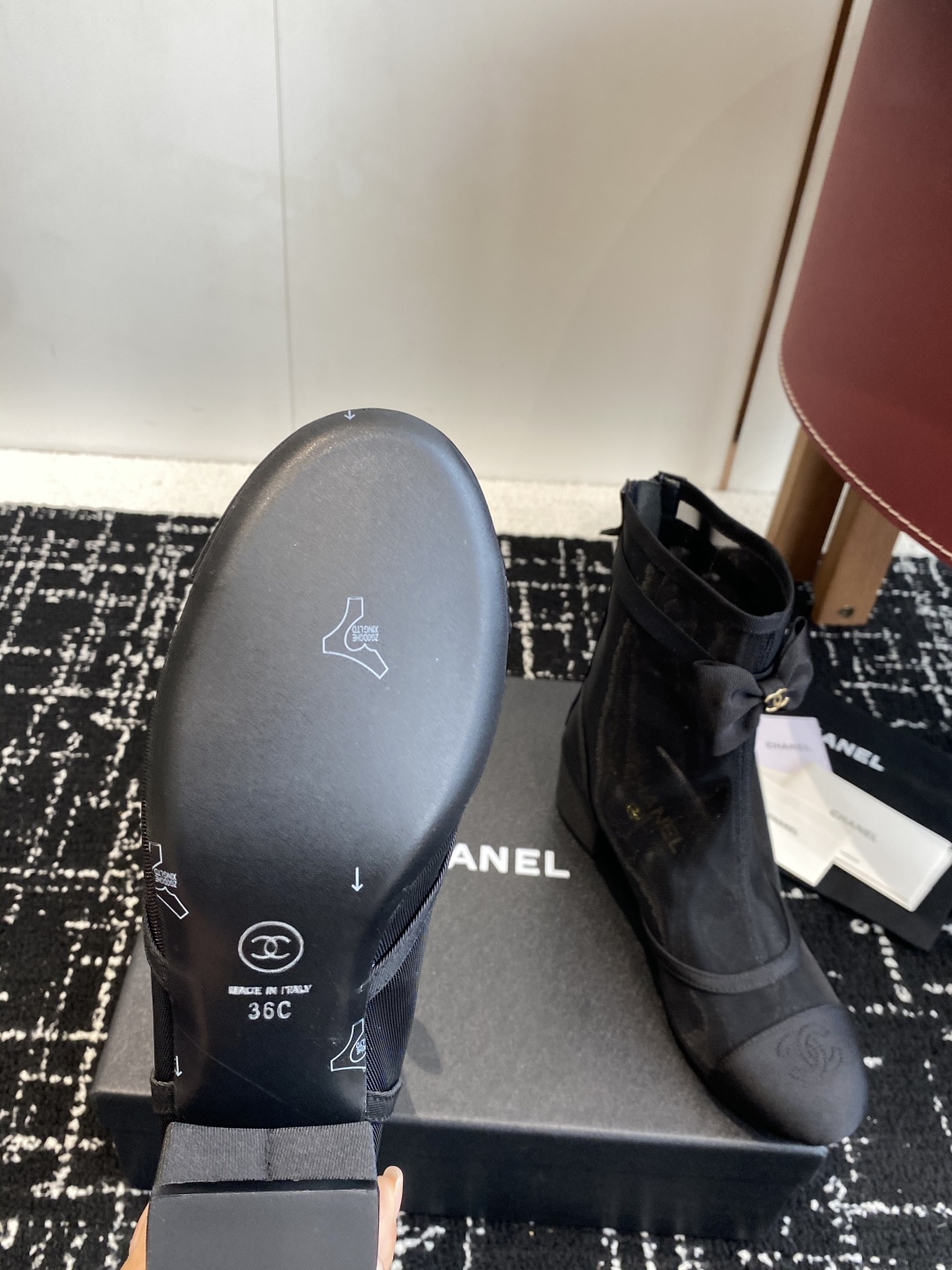 代购级
Chanel  25ss 新款网纱蝴蝶结靴

主打都是甜甜的颜色 直击我心！这秀款的网靴看秀是确