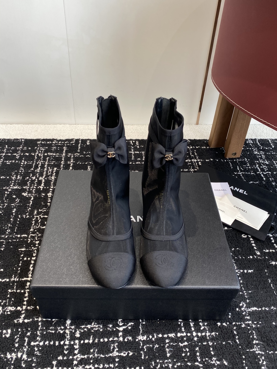 代购级
Chanel  25ss 新款网纱蝴蝶结靴

主打都是甜甜的颜色 直击我心！这秀款的网靴看秀是确