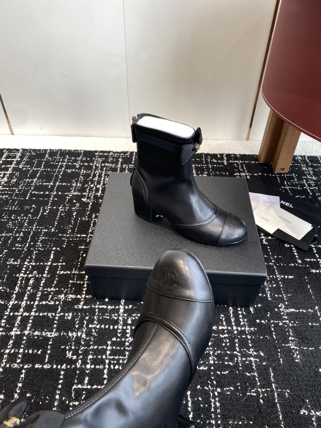 代购级
Chanel 小香 25ss 秋冬新款 圆头拉链短靴 

这款厚底在欧美街拍中出境率超高，ins
