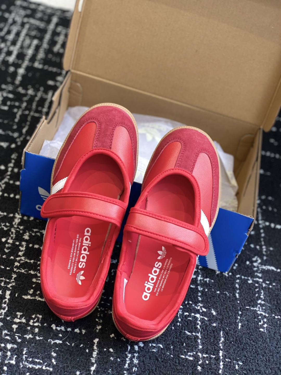代购级
adidas 阿迪达斯三叶草新款玛丽珍!
捕捉经典与时尚的完美融合,阿迪达斯三叶草新款玛丽珍鞋