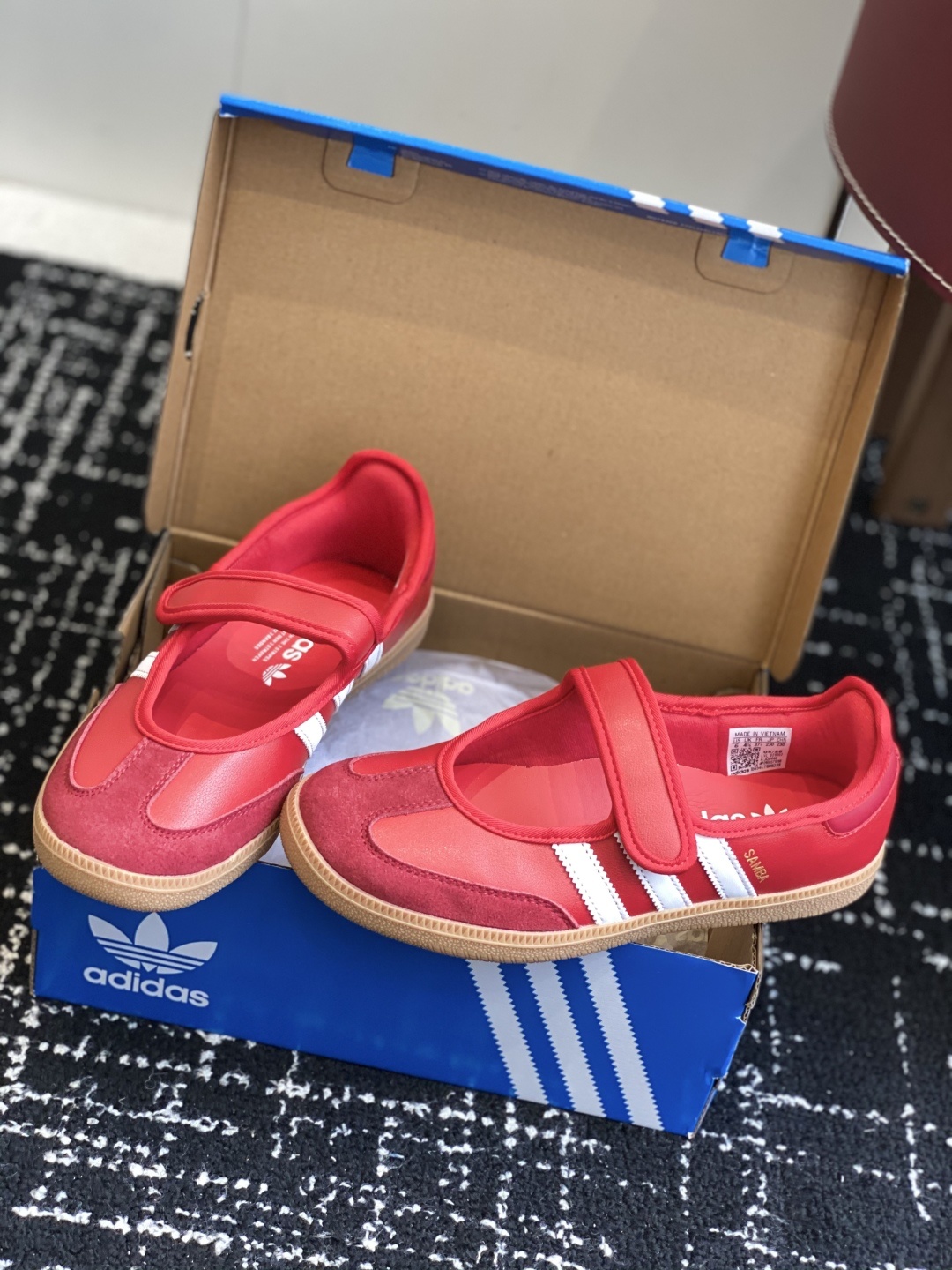代购级
adidas 阿迪达斯三叶草新款玛丽珍!
捕捉经典与时尚的完美融合,阿迪达斯三叶草新款玛丽珍鞋