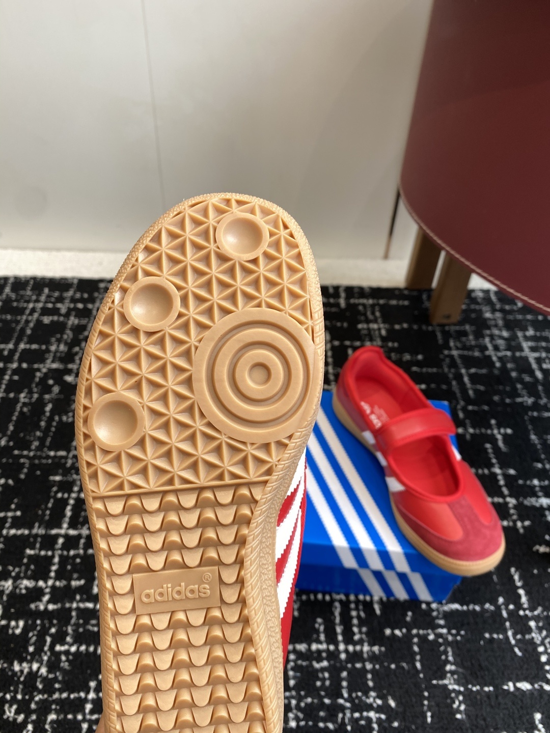 代购级
adidas 阿迪达斯三叶草新款玛丽珍!
捕捉经典与时尚的完美融合,阿迪达斯三叶草新款玛丽珍鞋